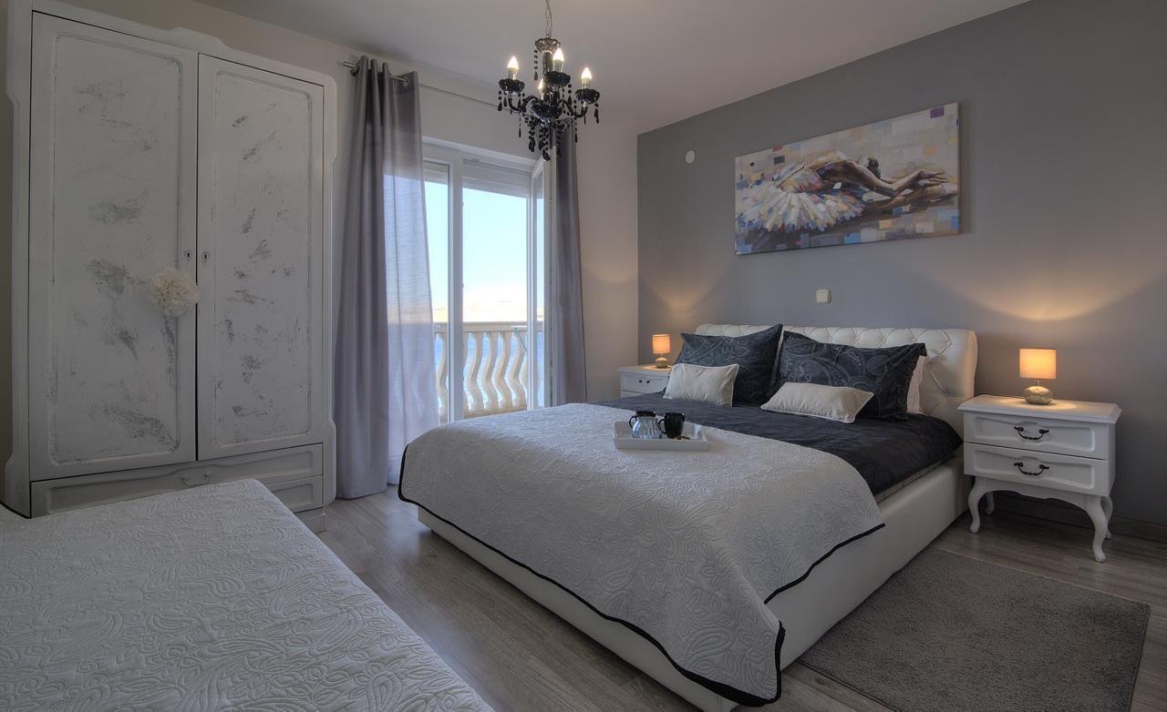 Apartments Lola Senj  Exterior foto